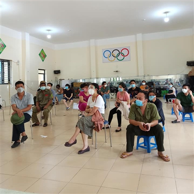 Y Bác sĩ Răng Hà Nội thực hiện tiêm Vắc xin phòng Covid 19 tại Phường Láng Hạ