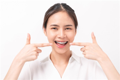 Nhược điểm khi niềng răng ở người lớn?