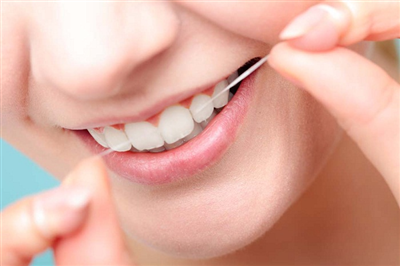 Sử dụng chỉ tơ nha khoa đúng cách